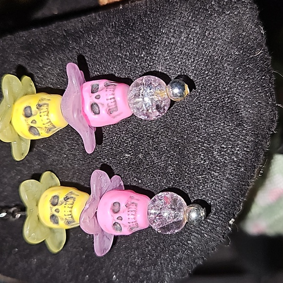 Handmade Skull Pirate Pierced Earrings w/Plastic Yellow/Pink Skull Beads-NEW - Picture 3 of 4